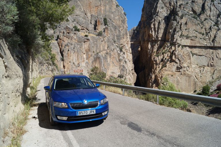 La carretera de acceso a El Caminito del Rey recupera la normalidad