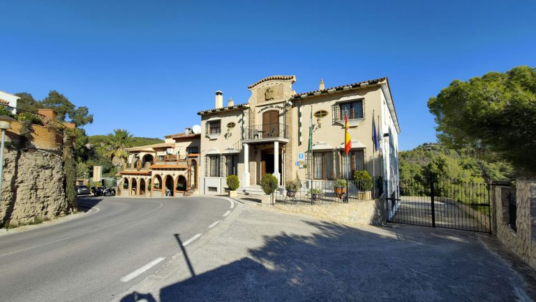 Desde el Hotel Mesón La Posada del Conde les deseamos unas felices fiestas y un próspero Año Nuevo