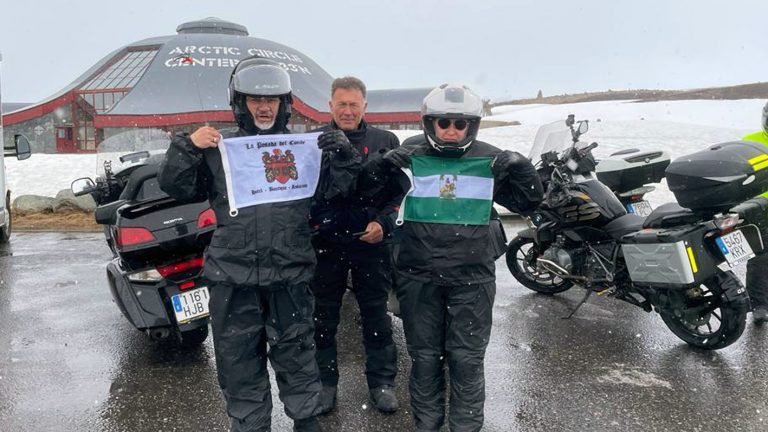 La bandera del Hotel Mesón La Posada del Conde ya se encuentra en el cí­rculo polar Ártico