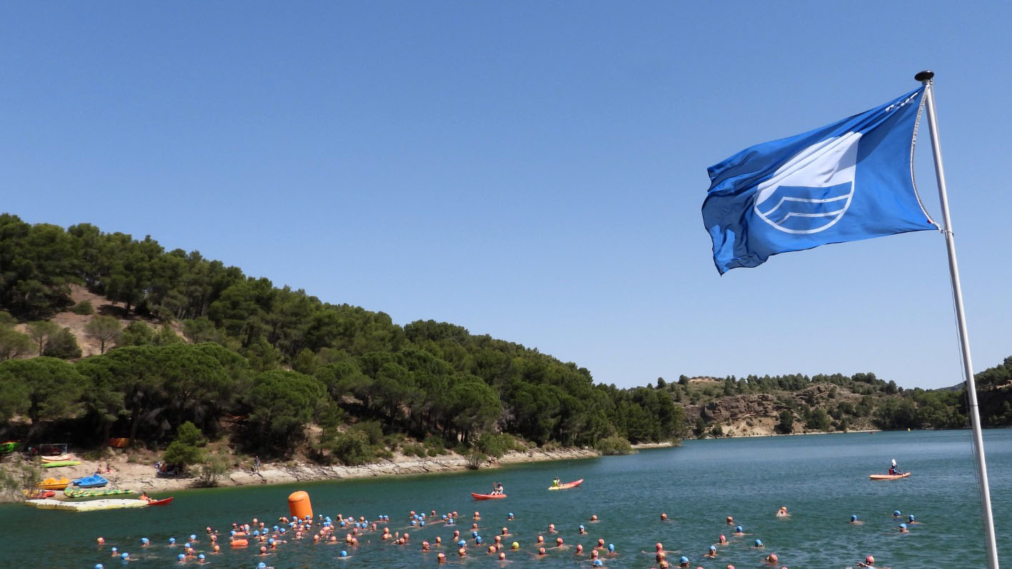 Las playas de interior de Ardales se caracterizan por la limpieza y seguridad de sus aguas.