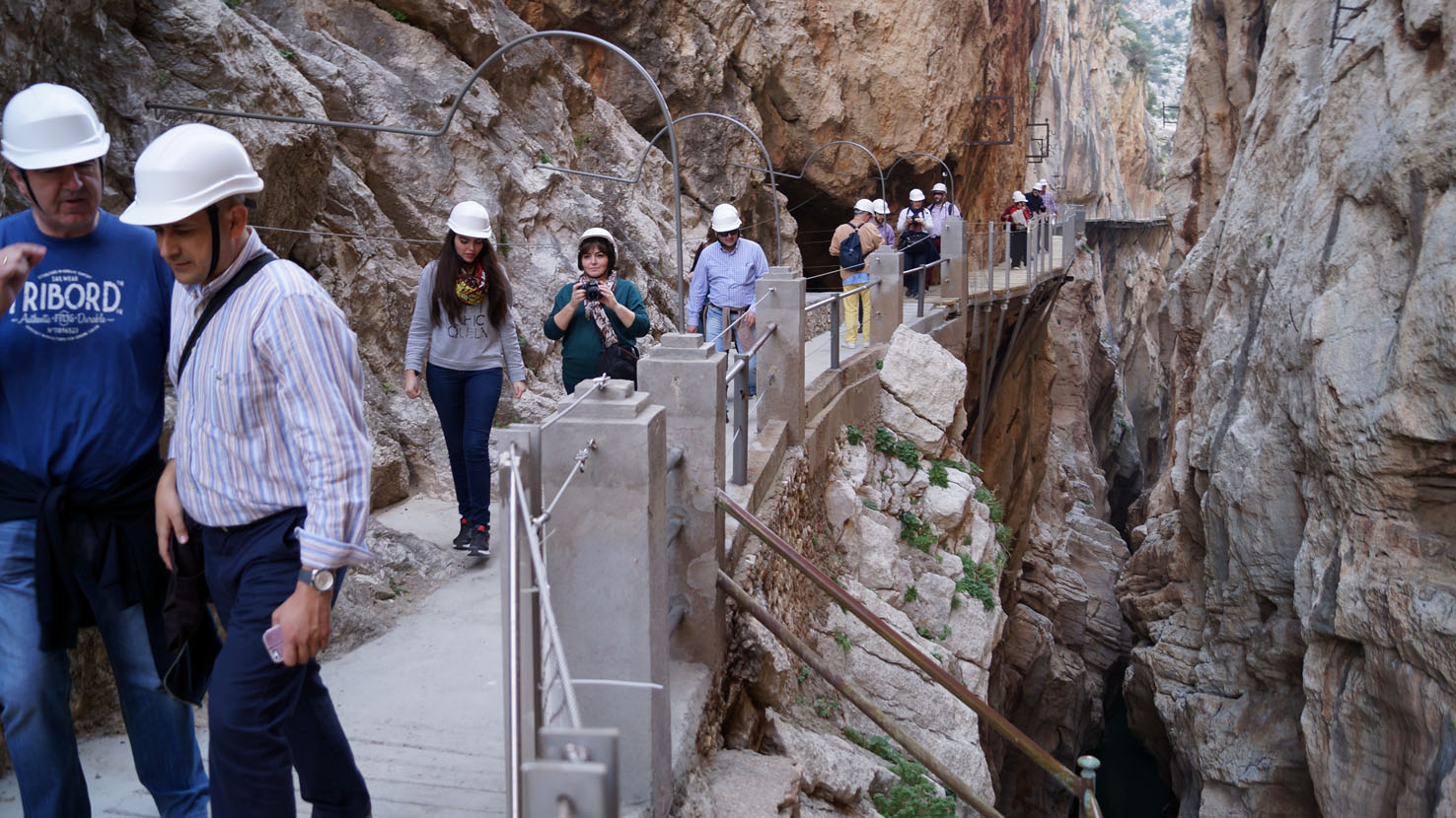 Si te alojas en nuestro Hotel Mesón La Posada del Conde gestionamos la reserva de tu entrada para El Caminito del Rey.