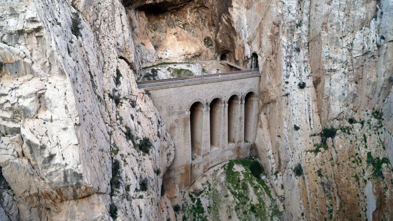 La nueva línea de tren que unirá Málaga con El Caminito del Rey cada vez se encuentra más cerca de ser una realidad