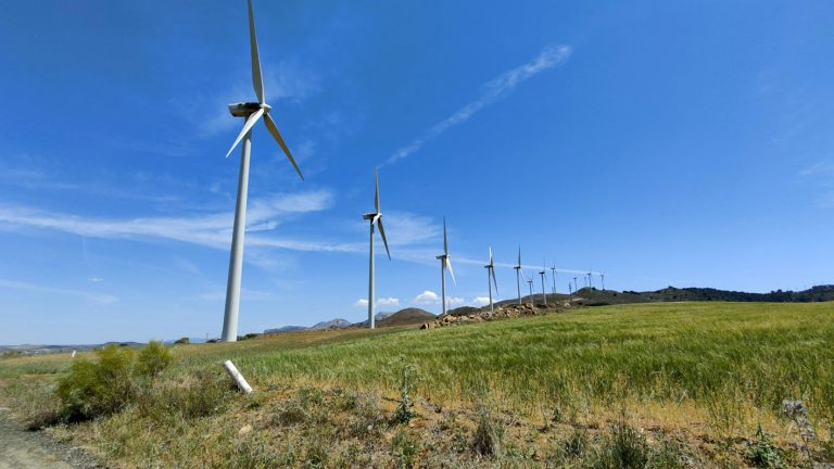 Molinos de viento aerogeneradores situados en Ardales (Málaga).