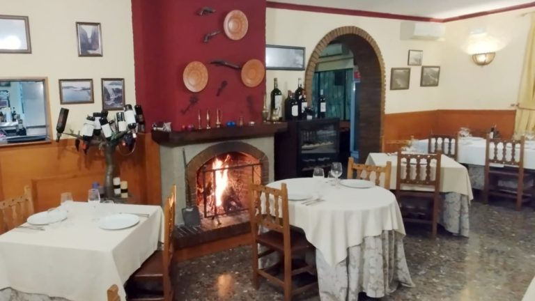 Los calores del verano han pasado, el otoño ya está aquí, y es el momento de disfrutar de la chimenea en el Hotel Mesón La Posada del Conde